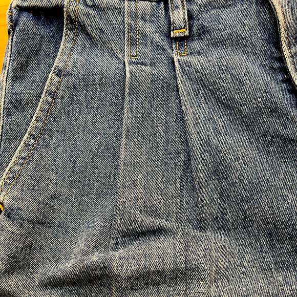 Abercrombie & Fitch, Pleated Medium Color High Waist Denim Short, Size:27 - Picture 8 of 8